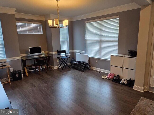 Foto del edificio - 4533 Shakespeare Cir