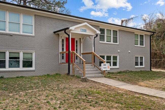 Building Photo - Newly Renovated, Uniquely Yours! Now Leasing 2 bed 1 bath Apartments.