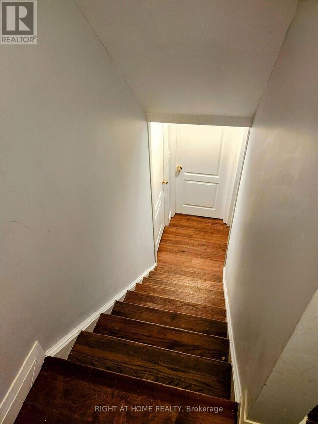 Building Photo - 48 Westmount Rd S