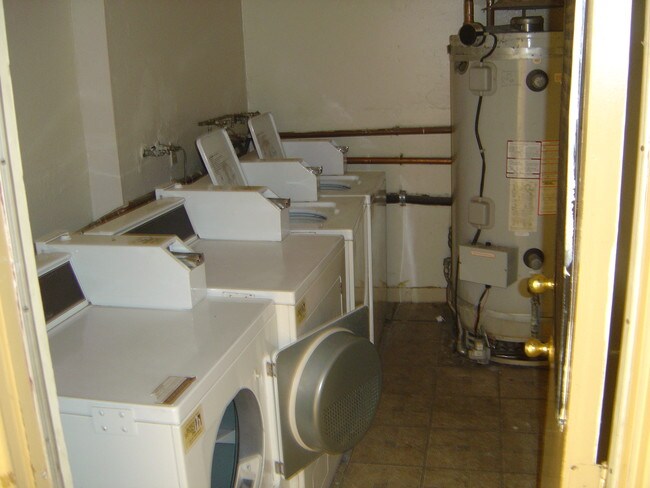 Laundry Room II - Bell Apartments