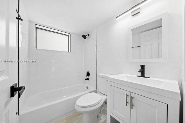 Foto del edificio - 37 NW 59th St