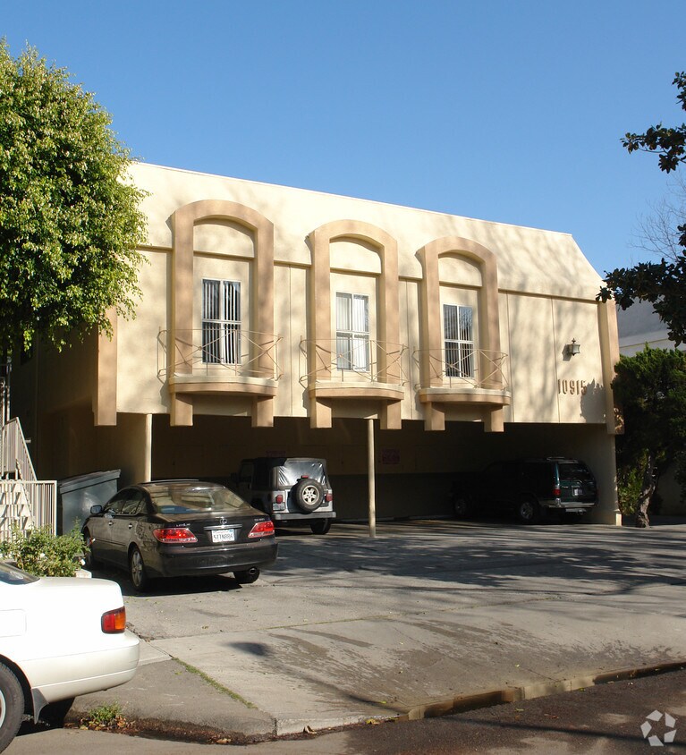 Building Photo - 10915 Morrison St
