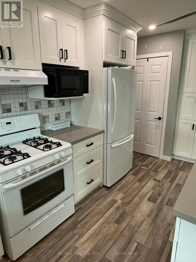 Building Photo - 287 Santone Ave