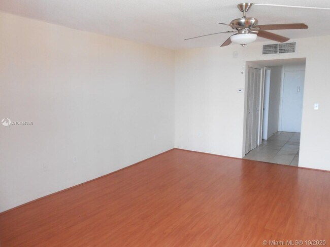 Foto del edificio - 12590 NE 16th Ave