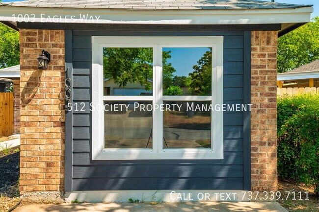 Foto del edificio - 1003 Eagles Way