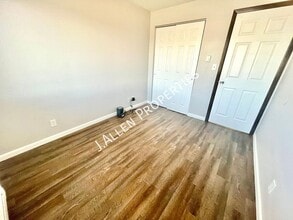 Building Photo - 1805 Parker Cir