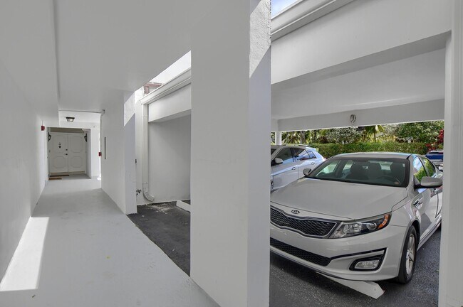 Foto del edificio - 800 E Camino Real