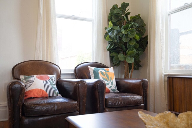 Building Photo - 1914 E Jefferson St