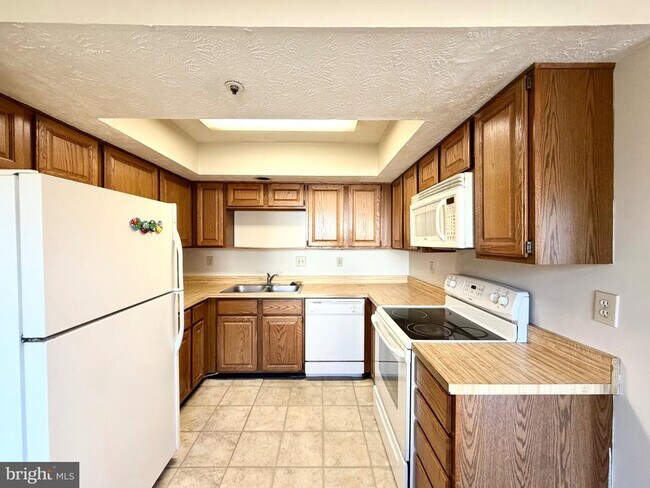 Foto del edificio - 4325 Ambrose Ct