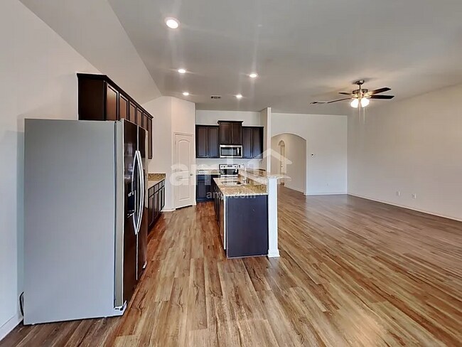 Foto del edificio - 1373 Violet Ln