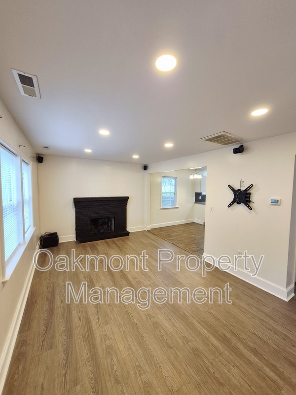 Building Photo - 115 Slagle Ave
