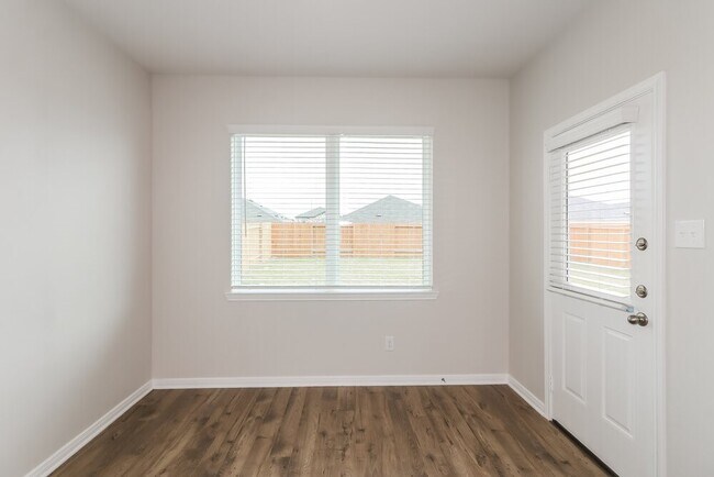 Building Photo - 412 Mustang Trot Dr