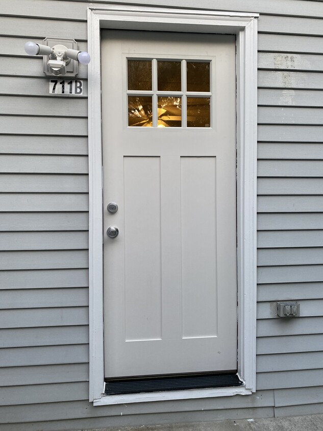Entrance - 711 Central Ave