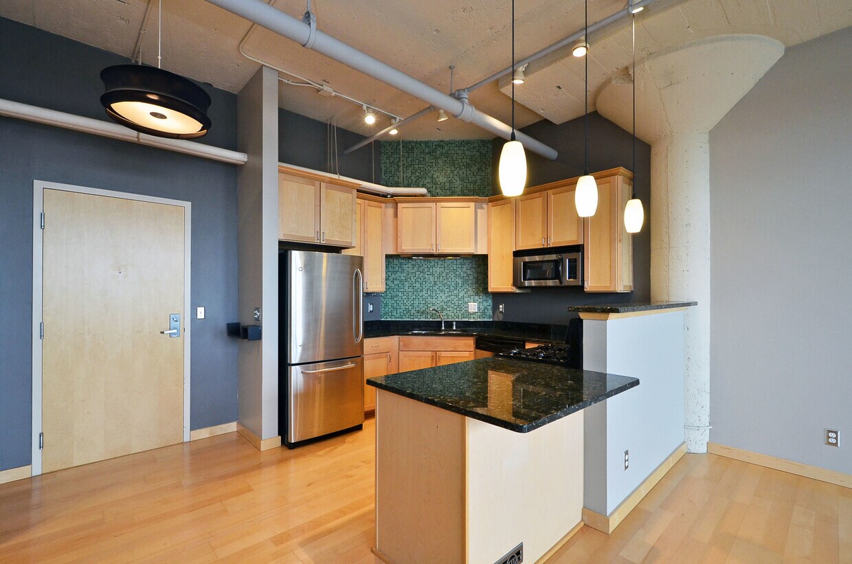 Primary Photo - Available ASAP!! Amazing 2 Bedroom 2 Bathr...