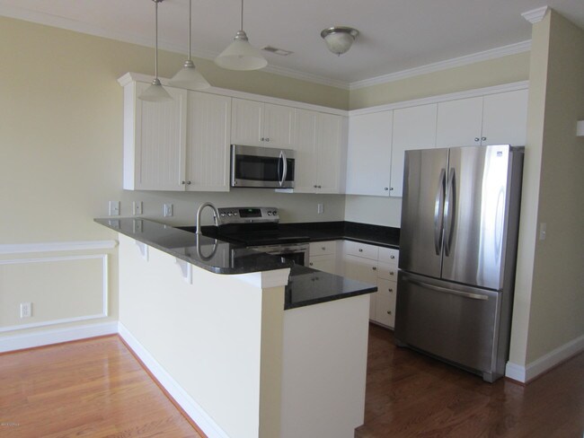 Building Photo - 4006 Marina Townes Dr