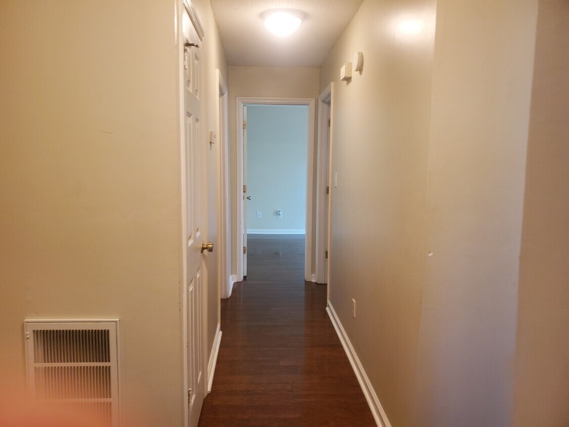 Primary Photo - 419 Summerview Dr