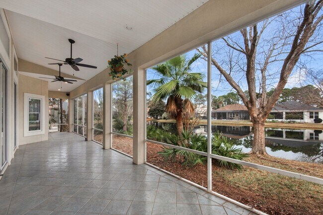 Foto del edificio - MOVE IN SPECIAL: 30% OFF FIRST MONTHS RENT -- Spacious unfurnished 4B/3B home in Gated Community ...