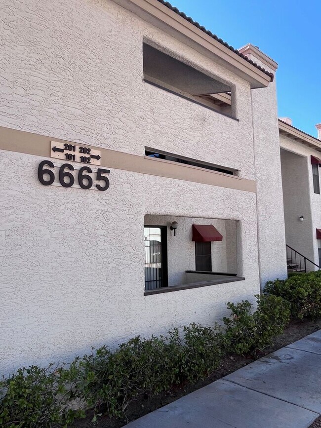 Foto del edificio - First Floor Condo - W. Tropicana Ave.