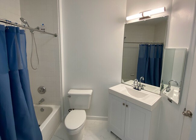bathroom - 2204 Westcourt Ln
