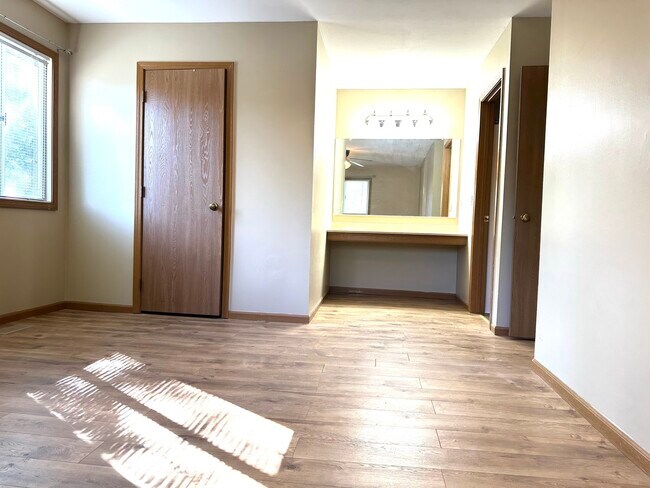 Foto del edificio - 2303 Woodview Ln