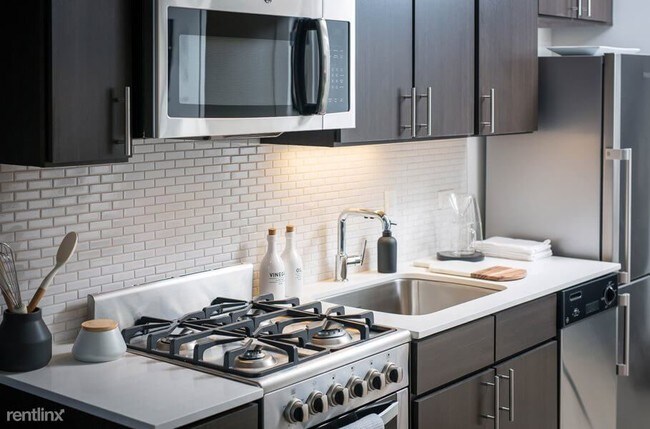Foto del edificio - 2 br, 2 bath Condo - 212 W Superior St 2505