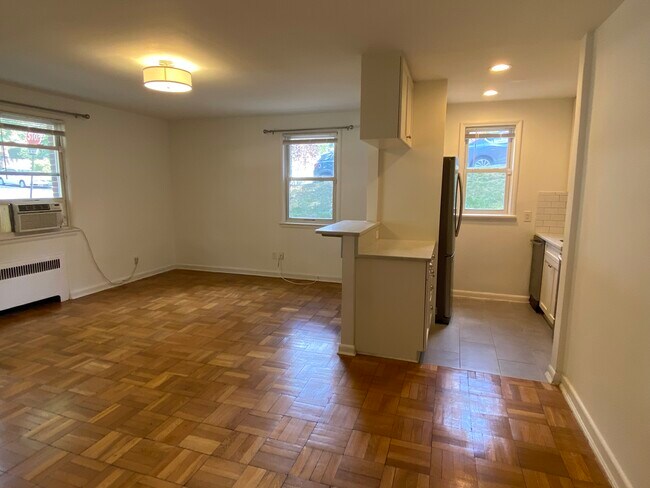 Foto del edificio - 4000 Beecher St NW