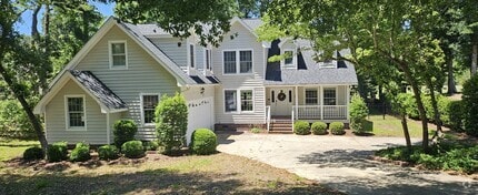 Building Photo - 33 Fairway Dr