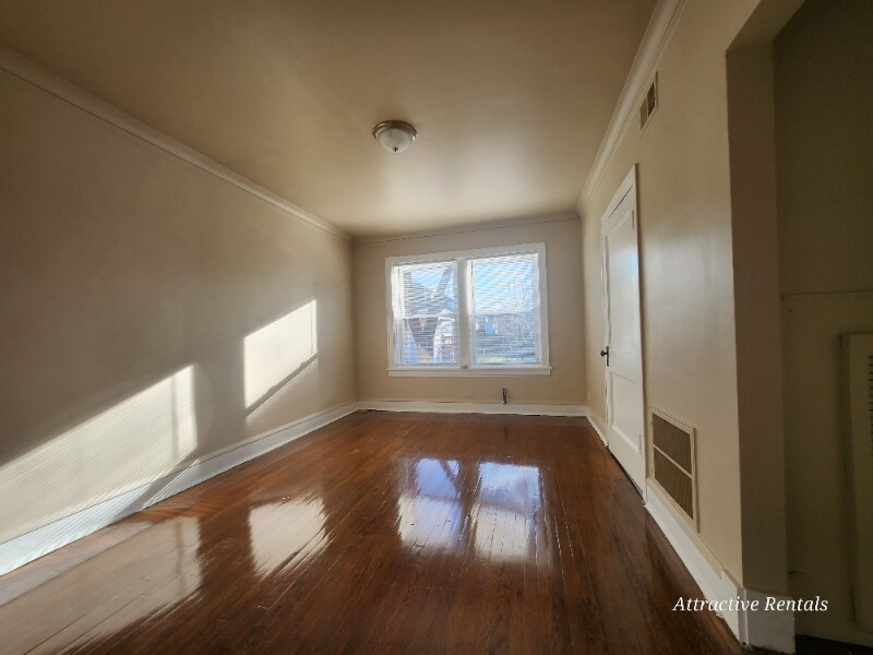 Foto principal - 5942 W Fillmore St