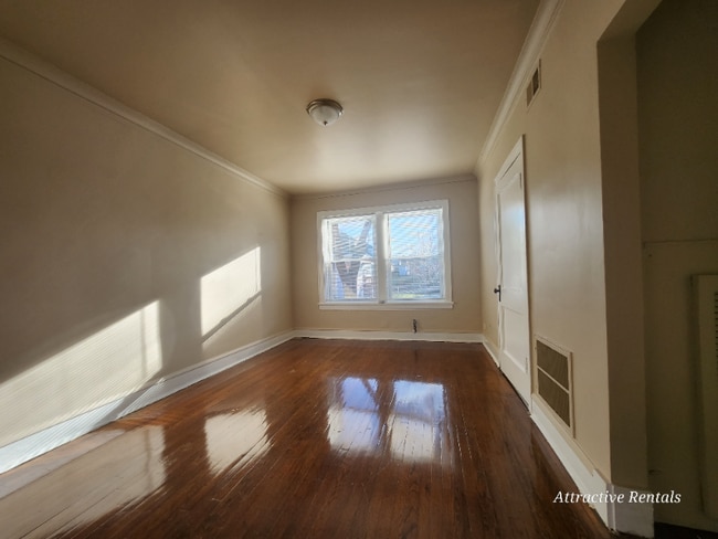 Building Photo - 5942 W Fillmore St