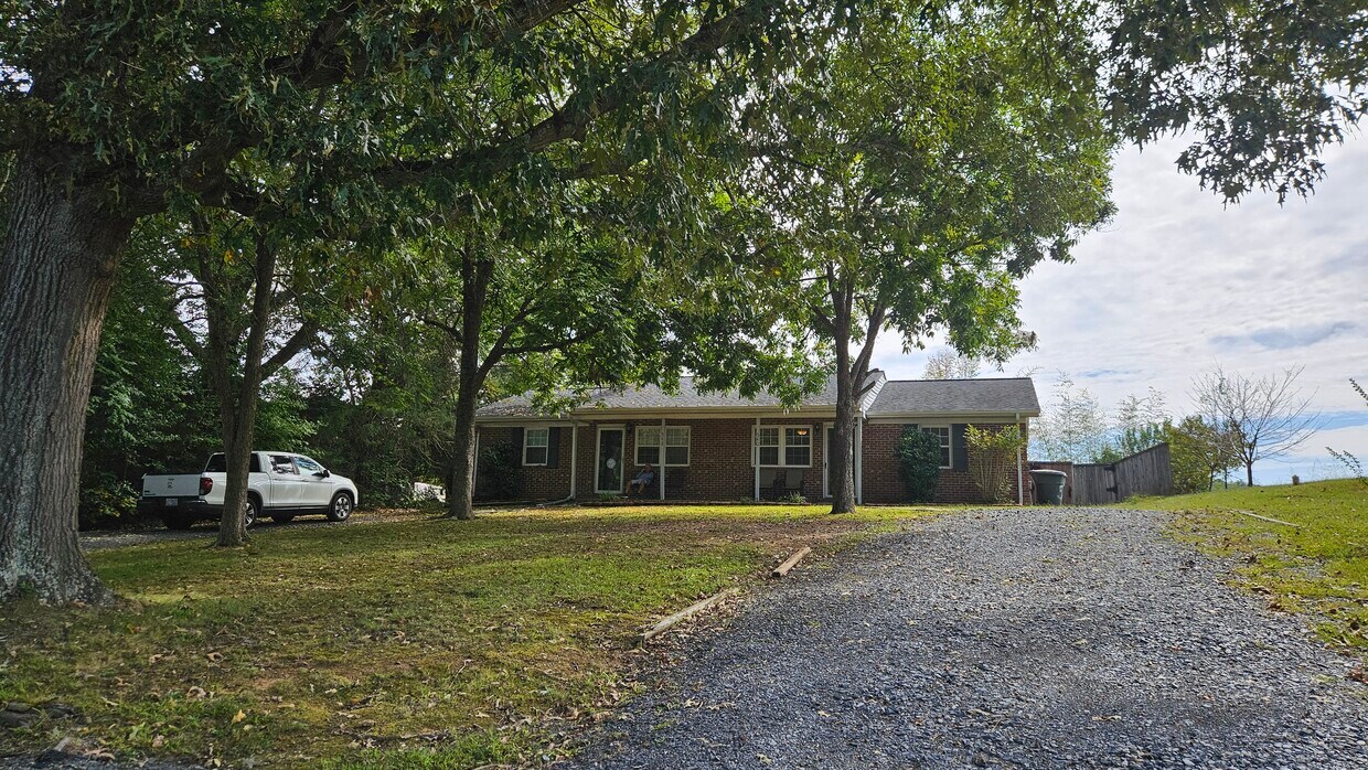Foto principal - 540 Old Liberty Rd