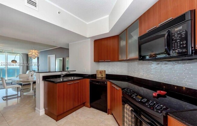 Foto del edificio - 16699 Collins Ave