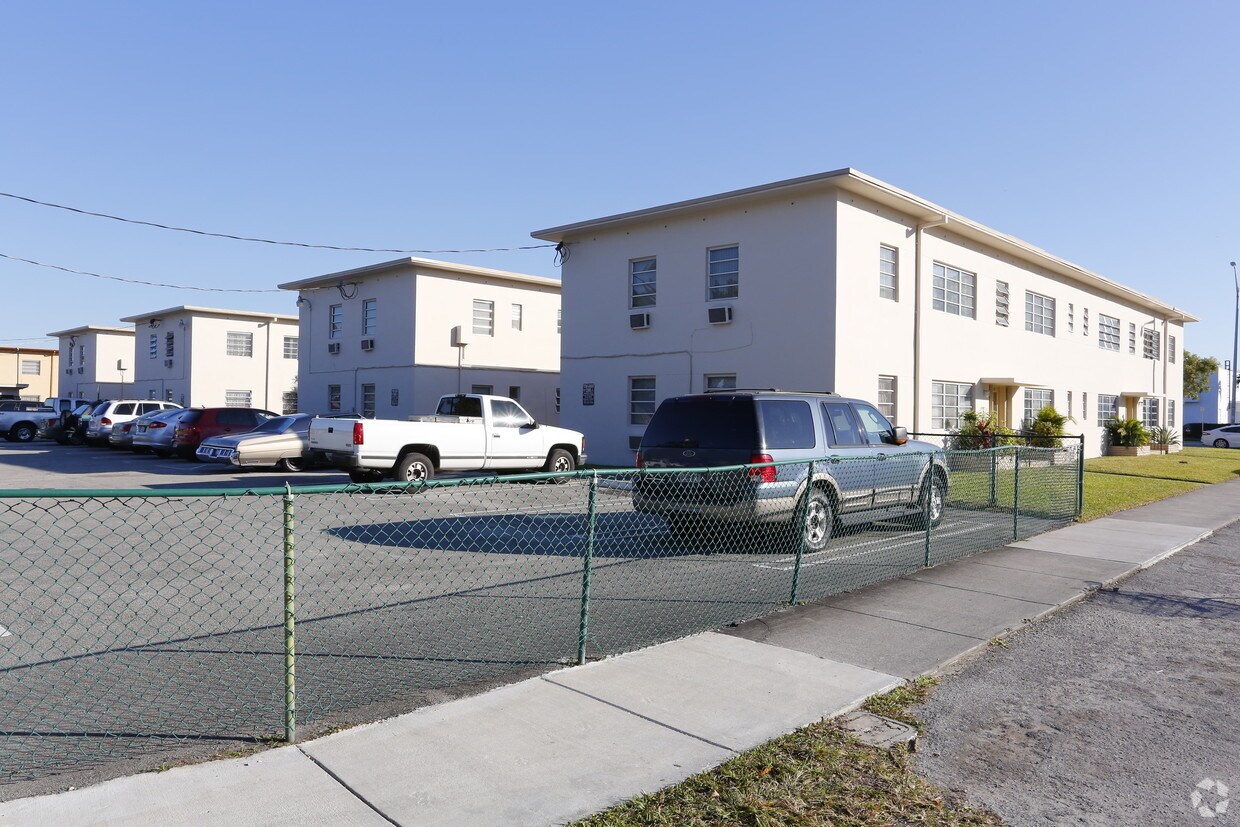Primary Photo - 3921-3937 W Flagler St