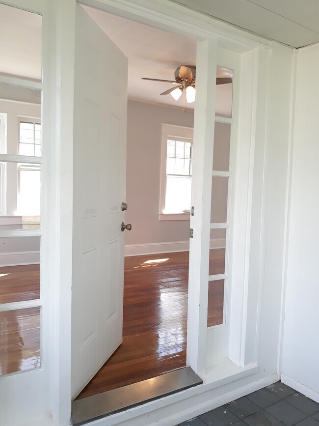 Building Photo - 131 Fetter Ave