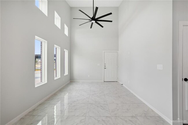 Foto del edificio - 905 W 8th St