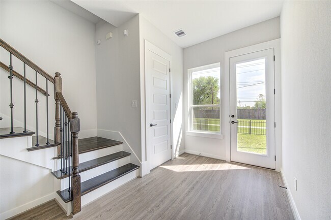 Building Photo - 1931 Pueblo Nuevo Path