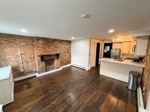 Building Photo - 108 Chestnut St