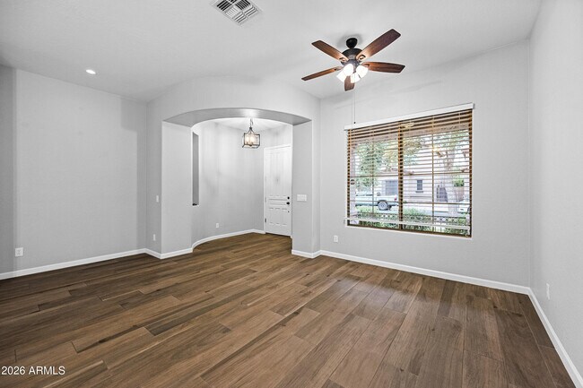 Foto del edificio - 4231 E Marshall Ave