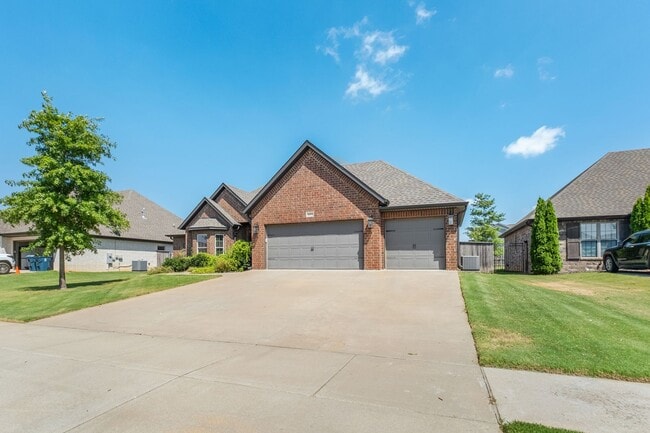Building Photo - Beautiful 4/3 in Bentonville!