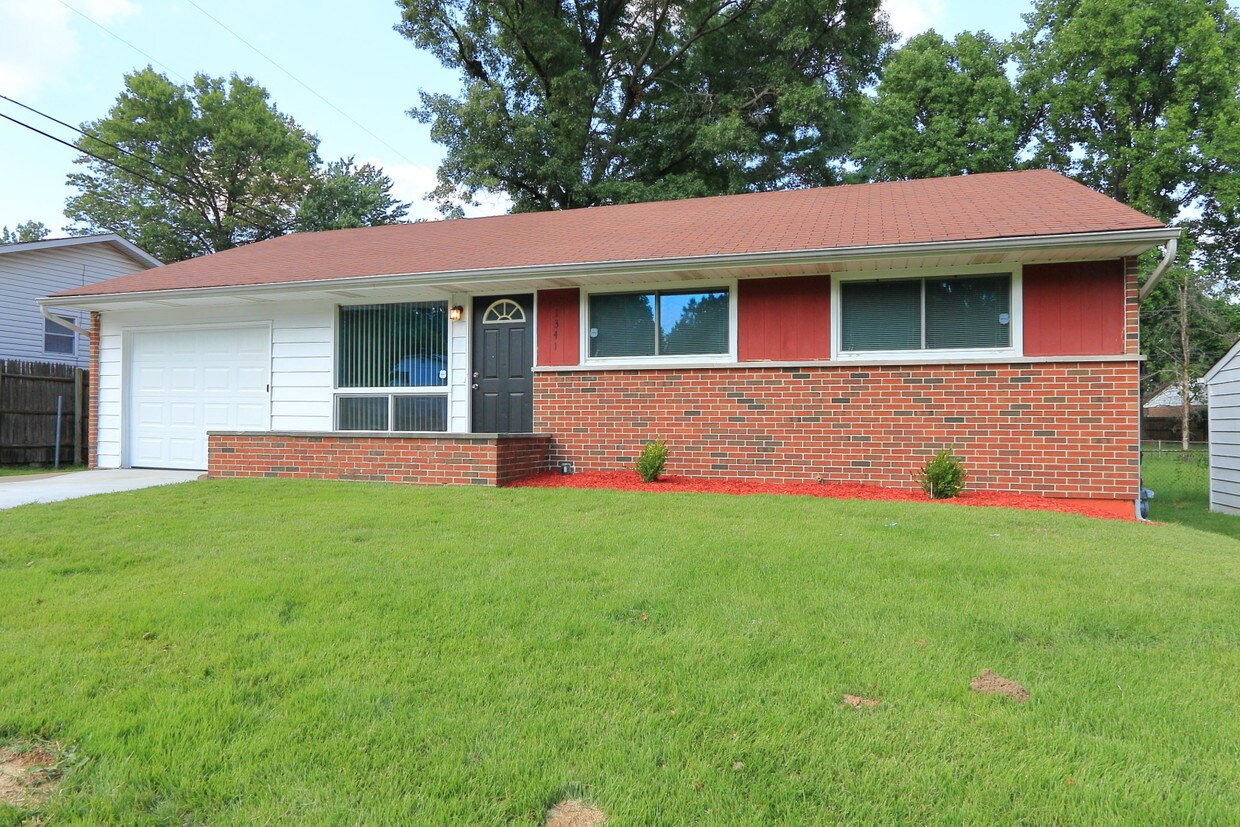 Primary Photo - 1341 Columbus Dr