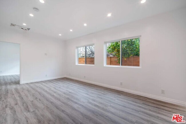 Foto del edificio - 1350 Western Ave