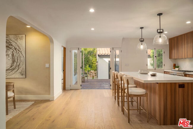 Building Photo - 8817 Ashcroft Ave