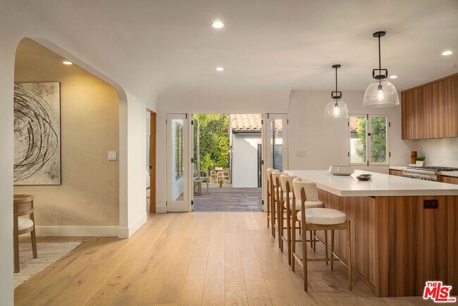 Foto del edificio - 8817 Ashcroft Ave