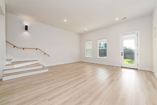 Building Photo - 5630 Bertellis Ln