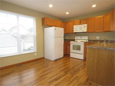 Foto del edificio - 3bd 2ba 2car garage town home $2295/mo+ ut...