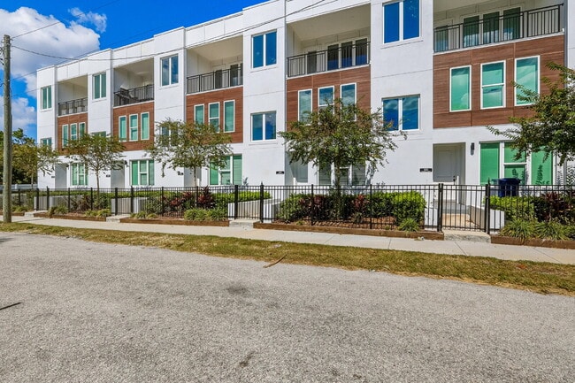 Foto del edificio - 3 Bedroom, 3.5 Bath Townhouse Minutes From...