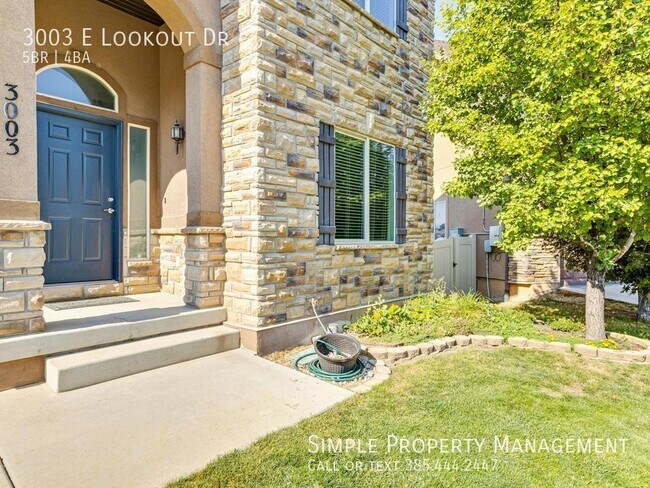 Building Photo - 3003 E Lookout Dr