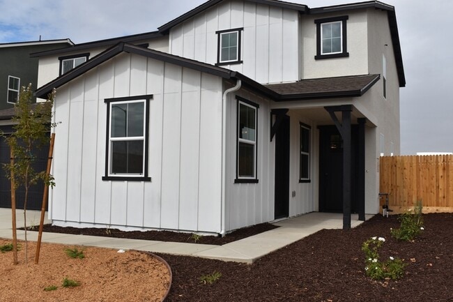 Photo - 682 Stephanie Dr House