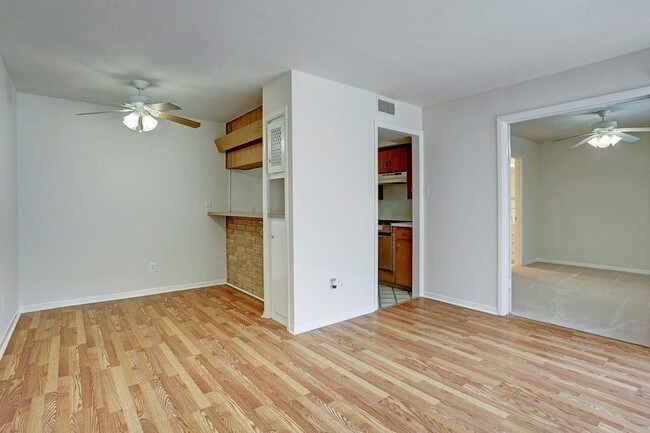 Building Photo - 3703 Roseland St