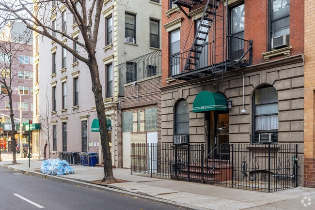 Building Photo - 465 W 46th St