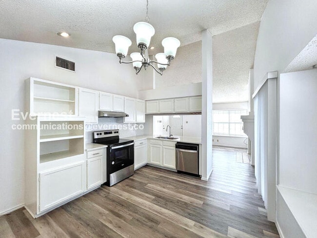 Foto del edificio - 10207 Raven Field Dr